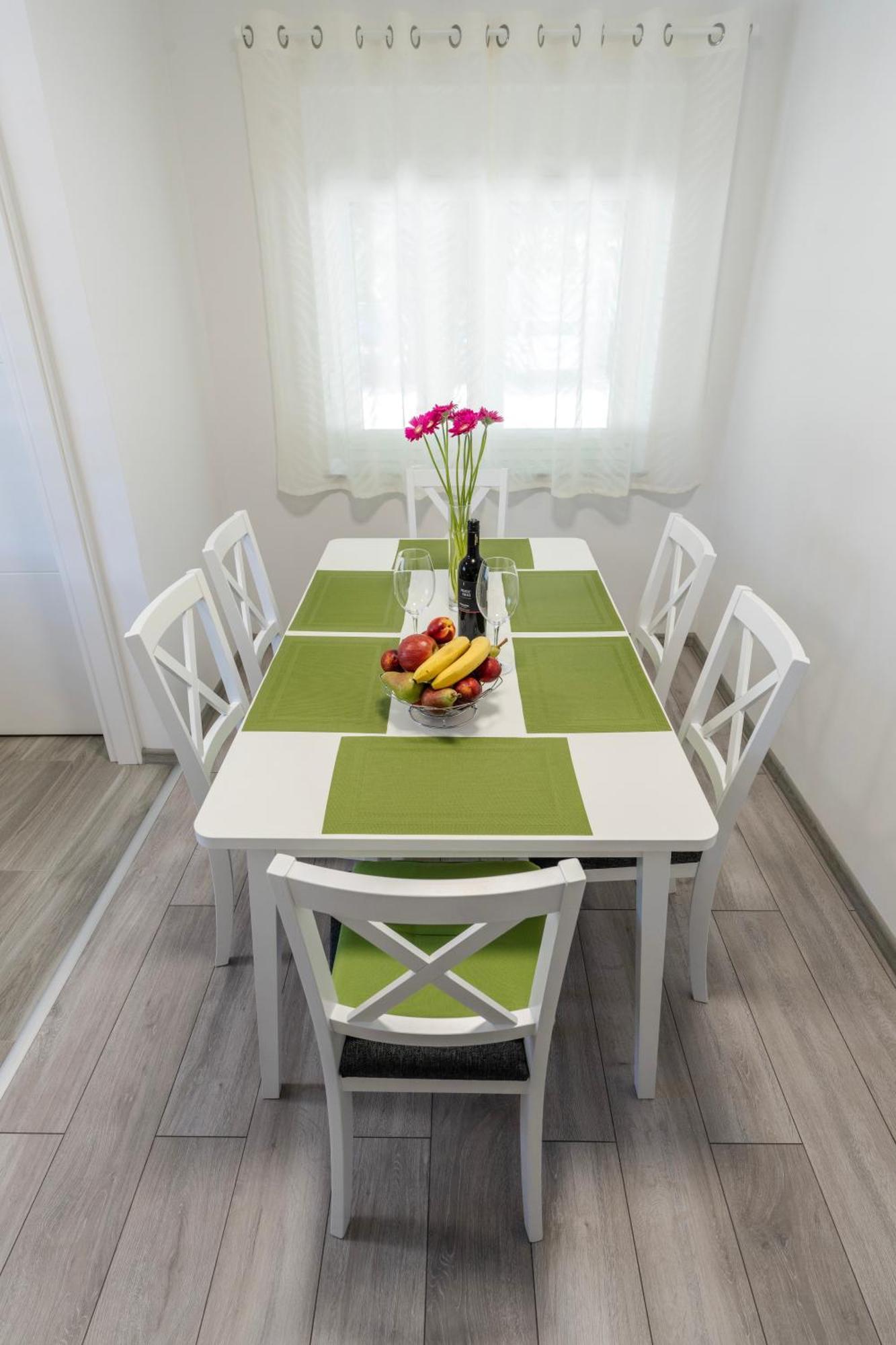 Lusi Appartement Otočac Buitenkant foto