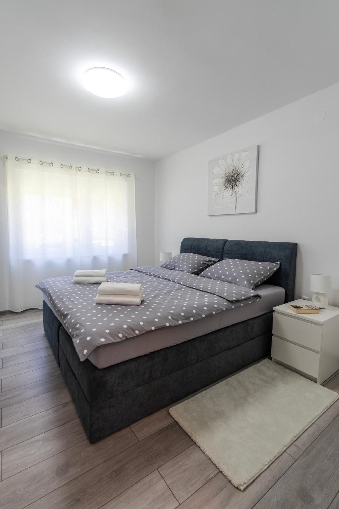 Lusi Appartement Otočac Buitenkant foto