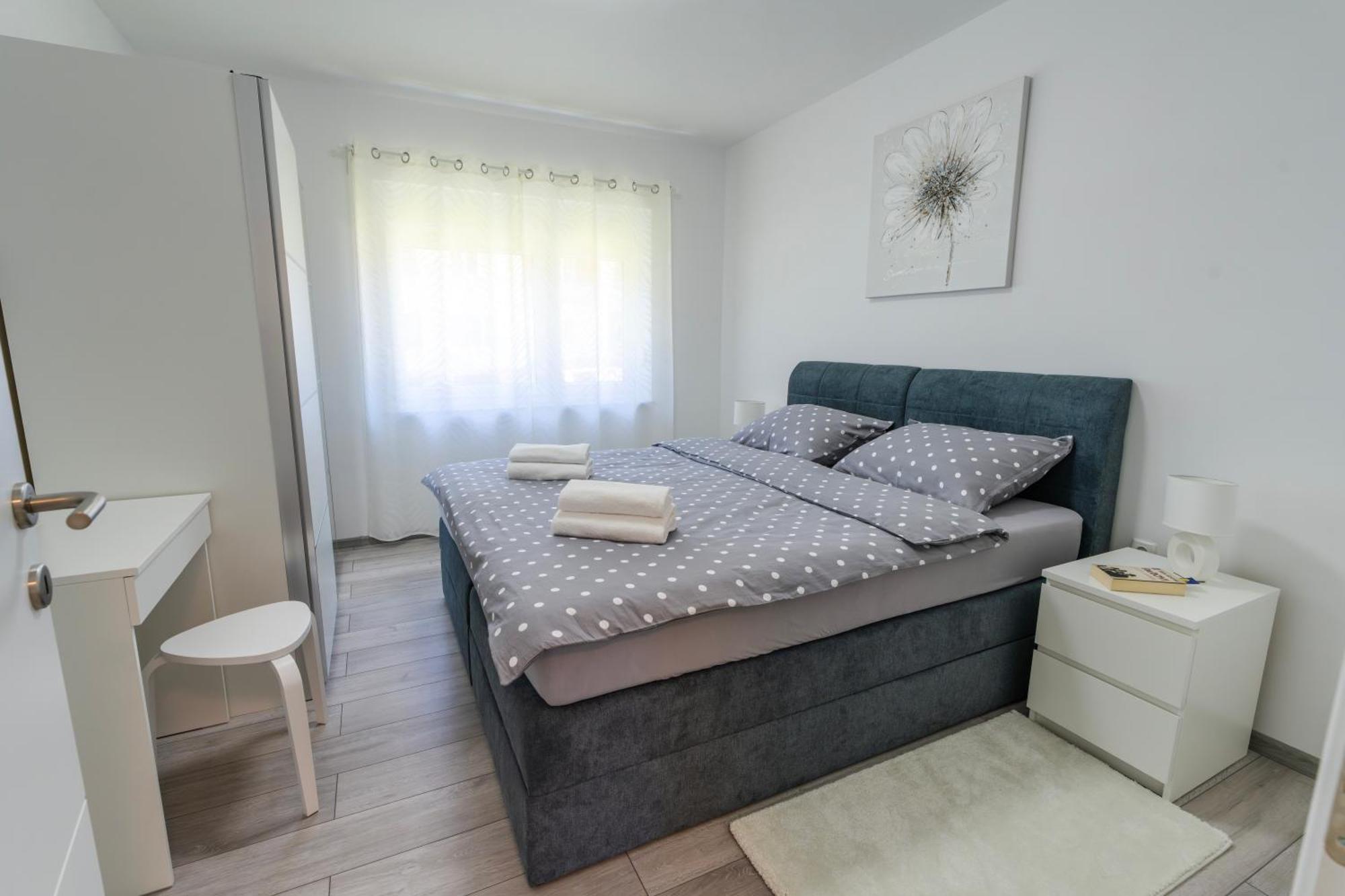 Lusi Appartement Otočac Buitenkant foto