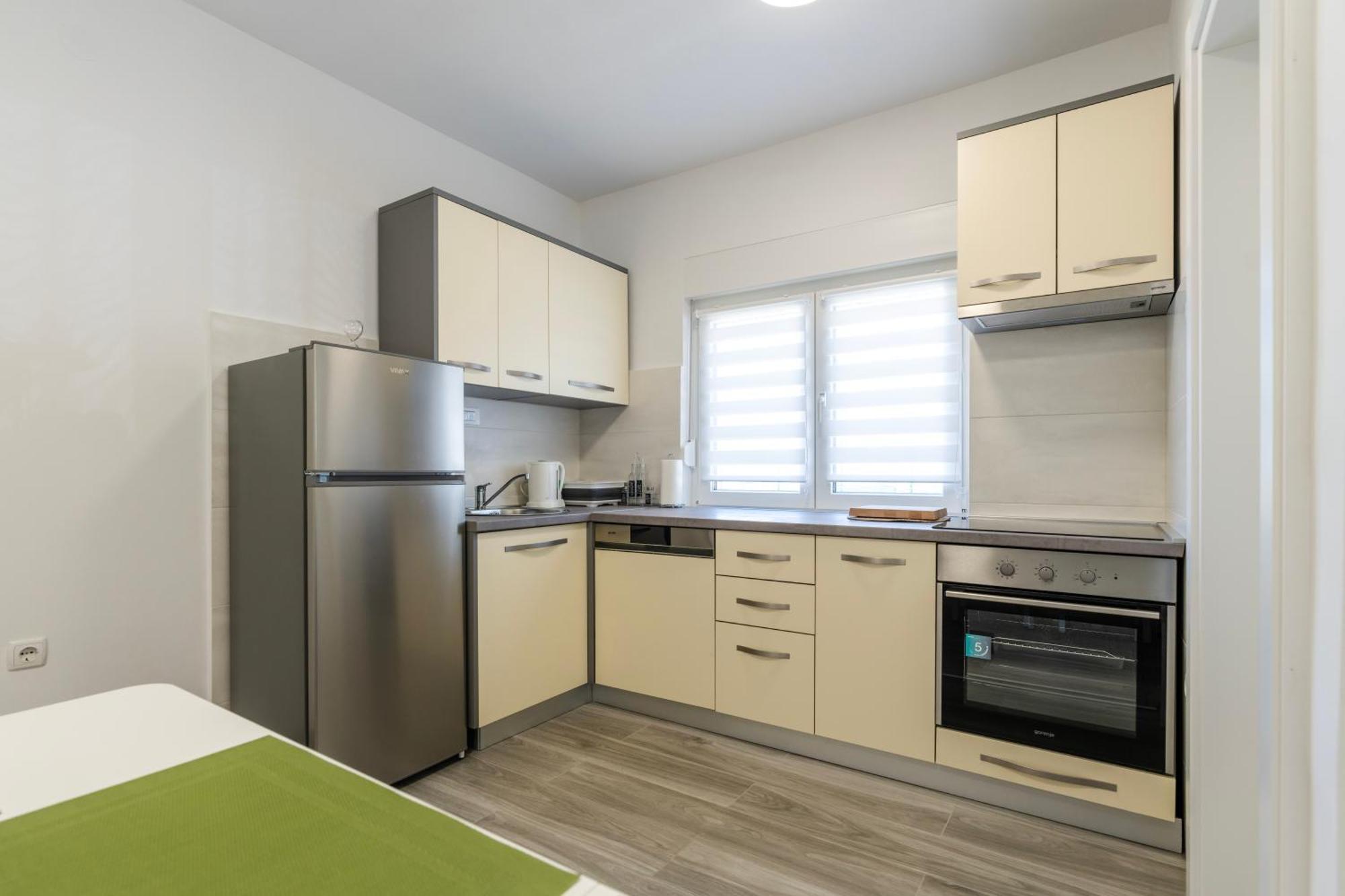 Lusi Appartement Otočac Buitenkant foto