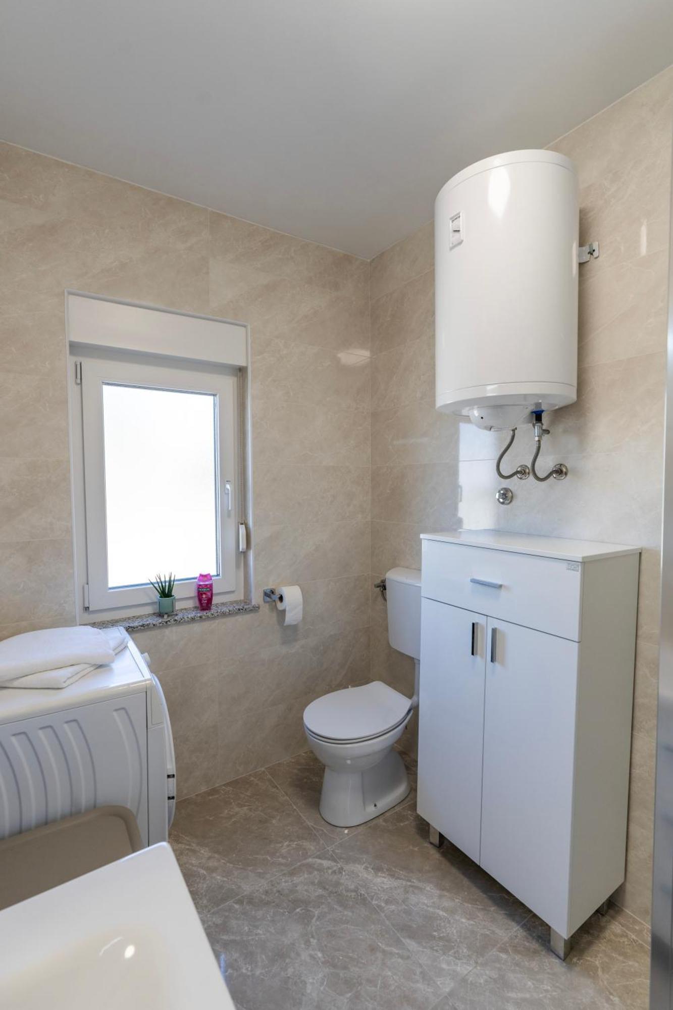Lusi Appartement Otočac Buitenkant foto