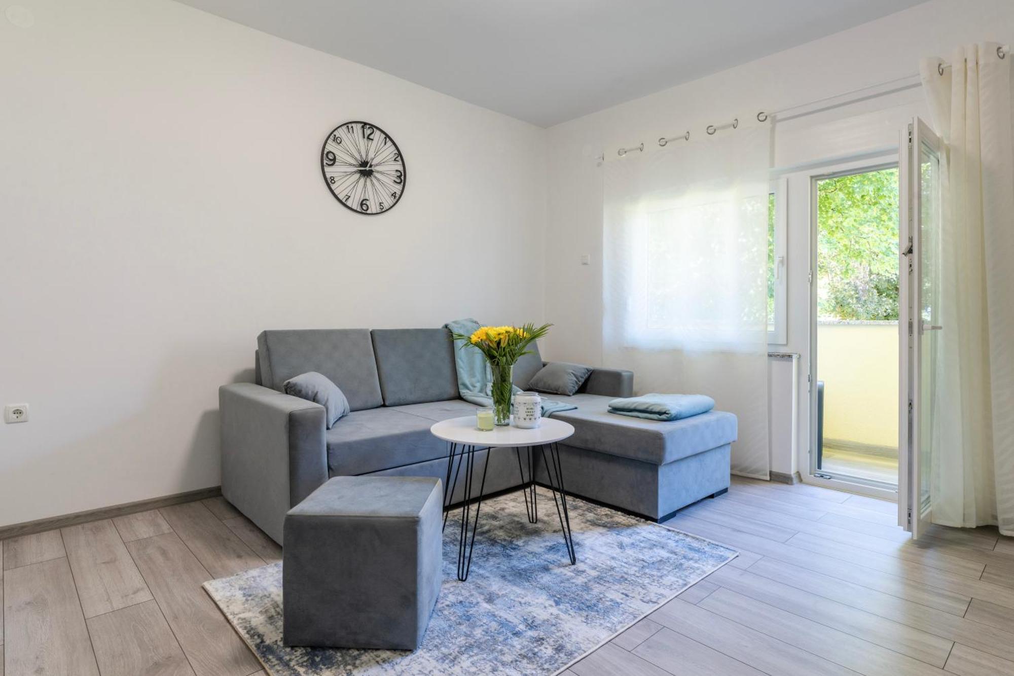Lusi Appartement Otočac Buitenkant foto