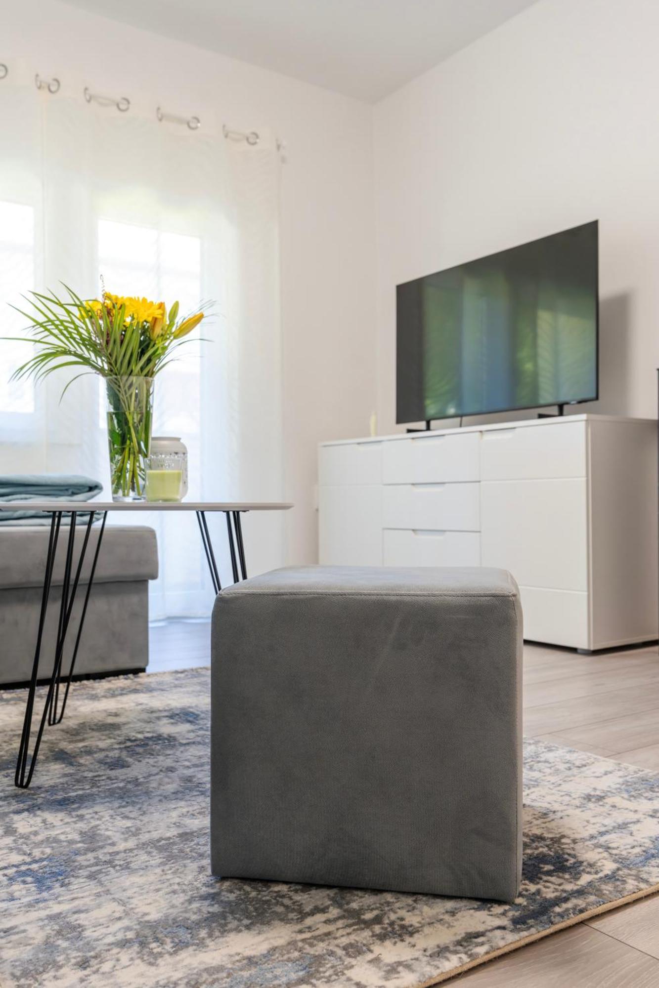 Lusi Appartement Otočac Buitenkant foto