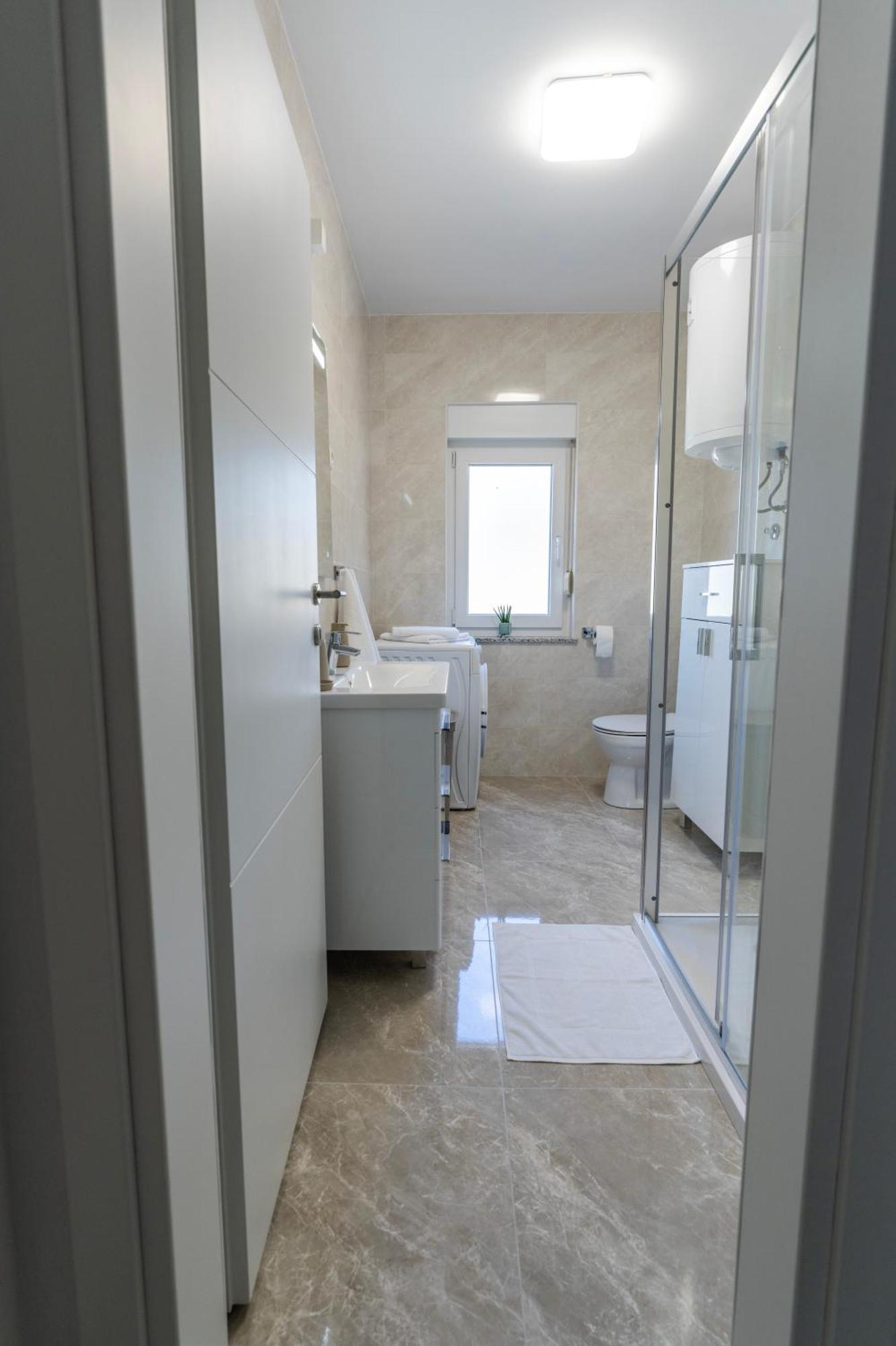 Lusi Appartement Otočac Buitenkant foto