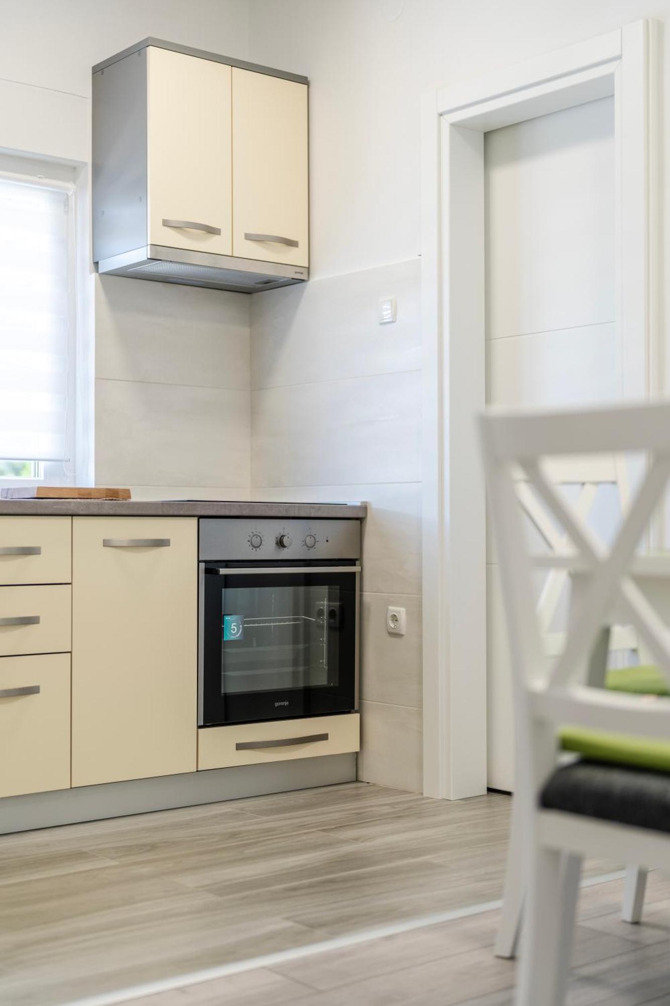 Lusi Appartement Otočac Buitenkant foto