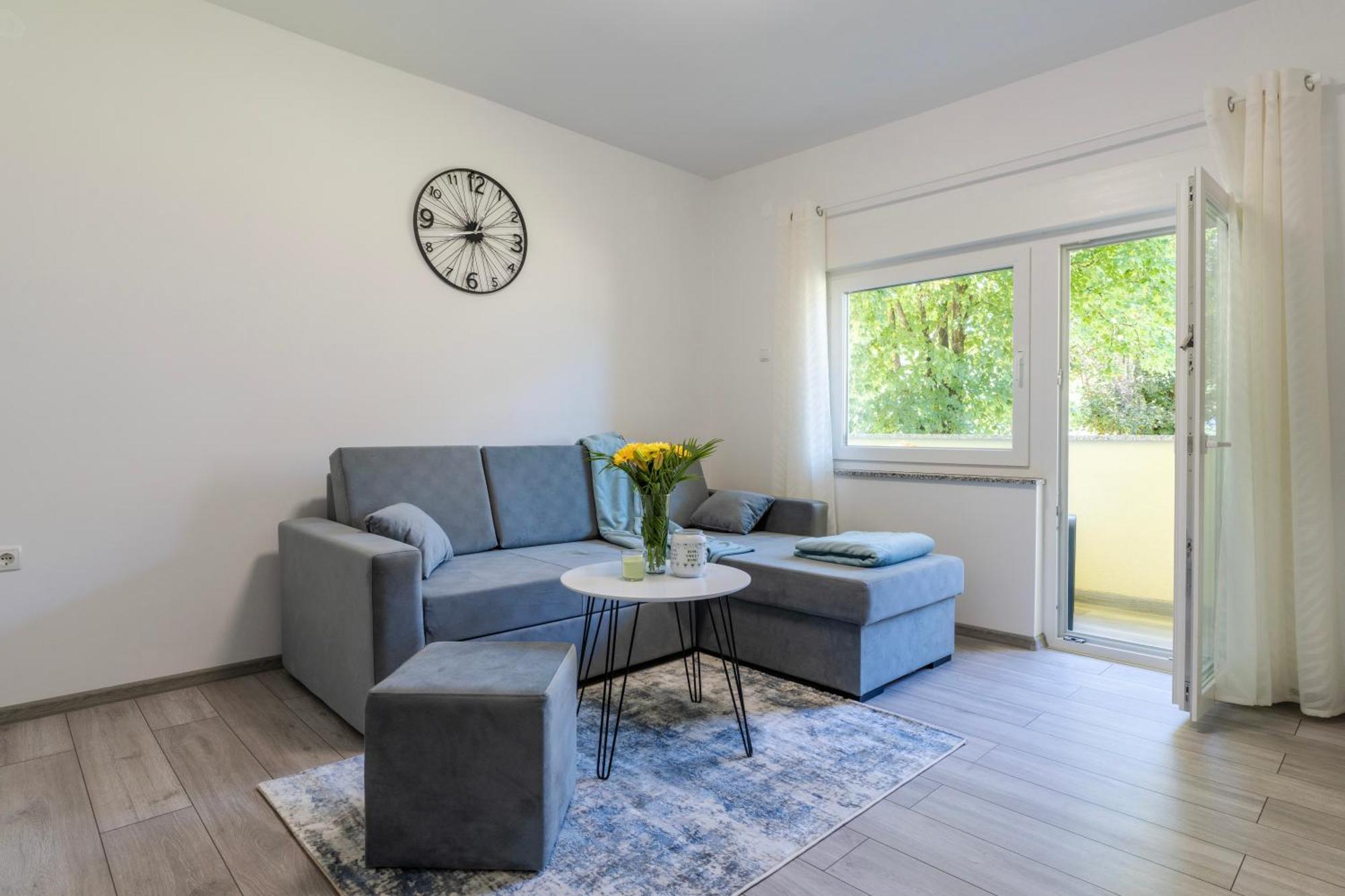 Lusi Appartement Otočac Buitenkant foto