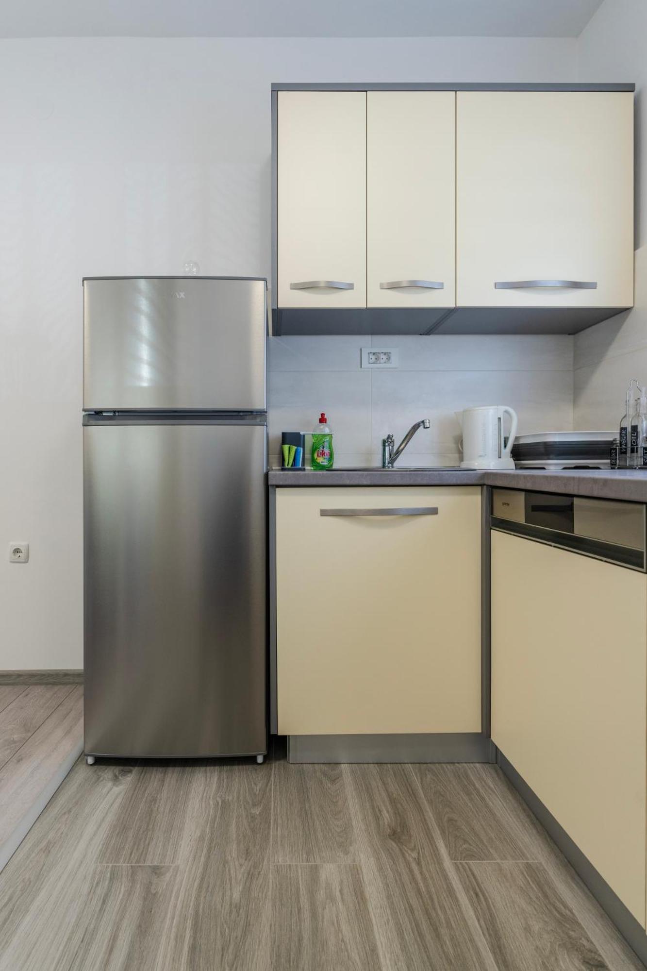 Lusi Appartement Otočac Buitenkant foto