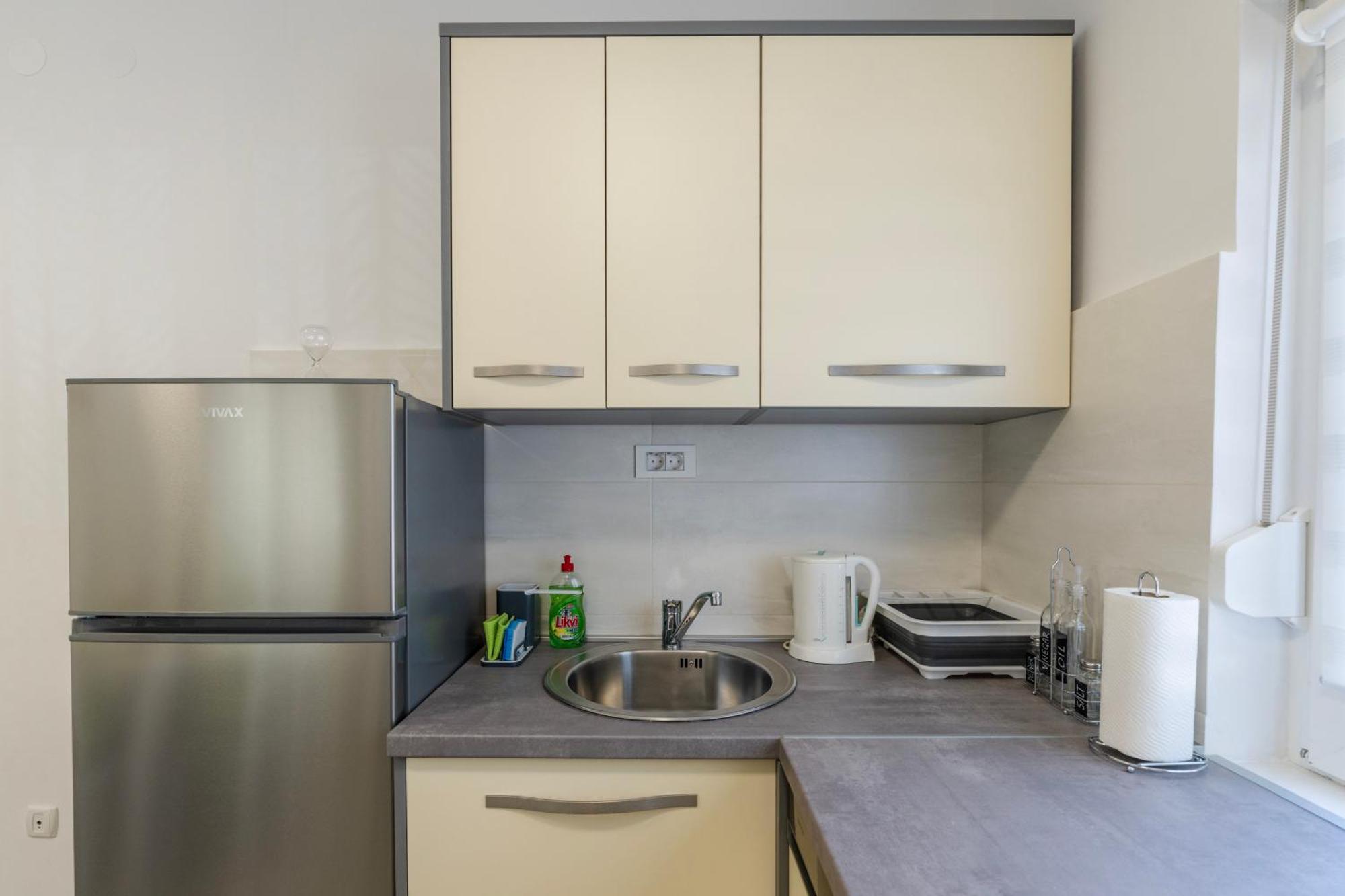 Lusi Appartement Otočac Buitenkant foto